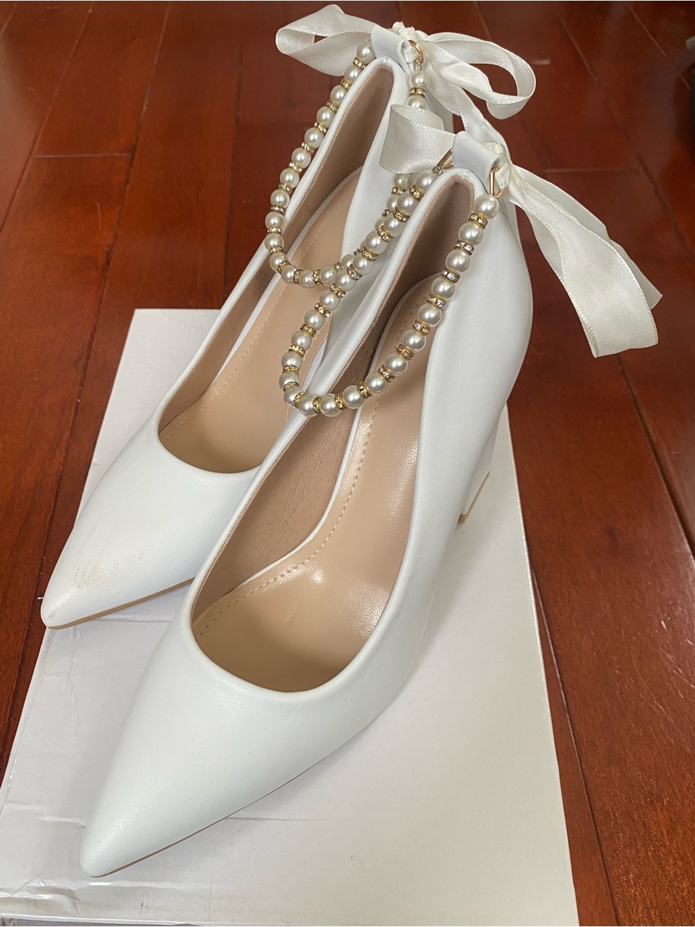 Elegant White Pearl-Embellished Women's Pumps